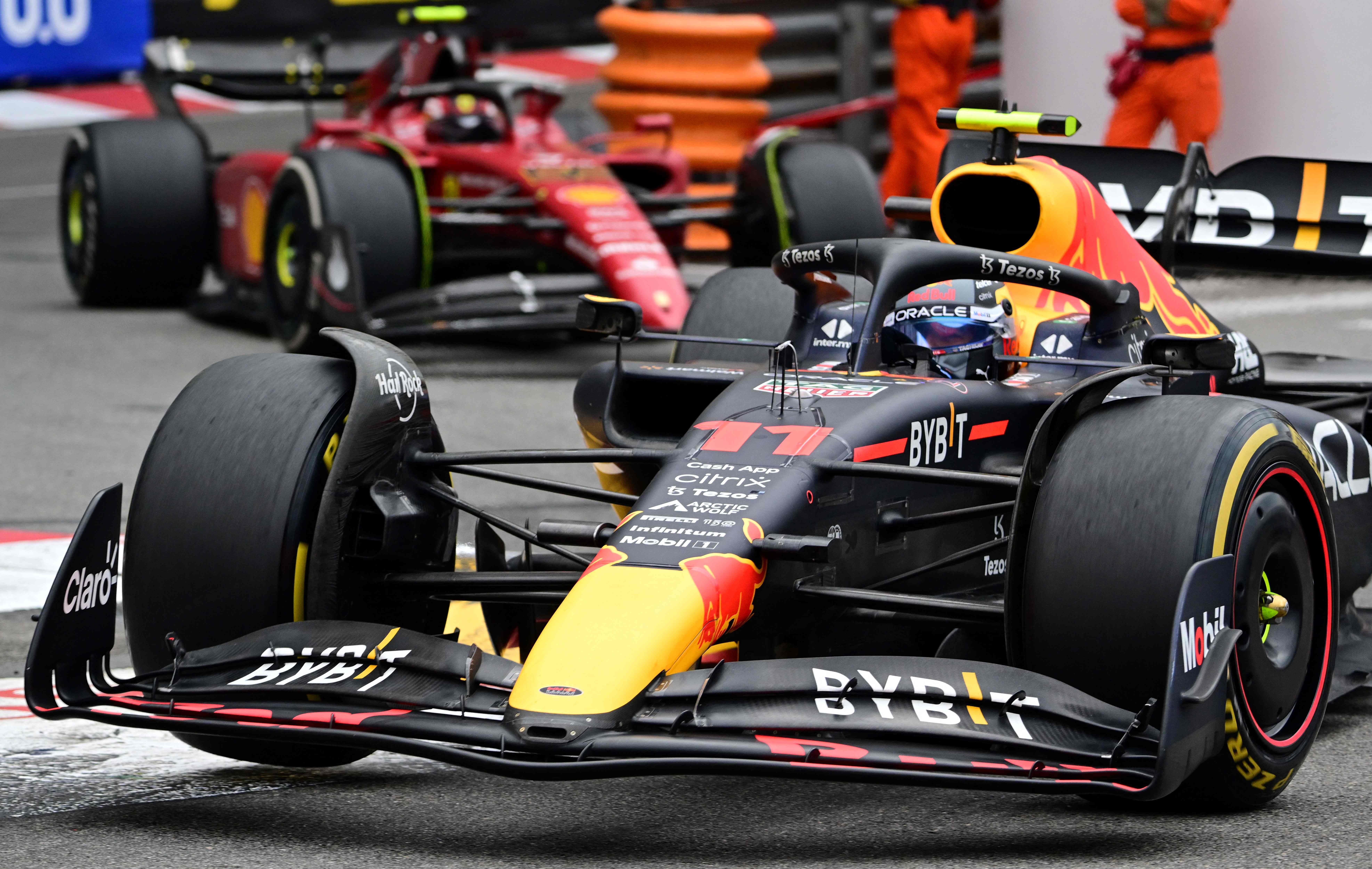 梅赛德斯险胜雷诺车队，佩雷兹惊艳四座