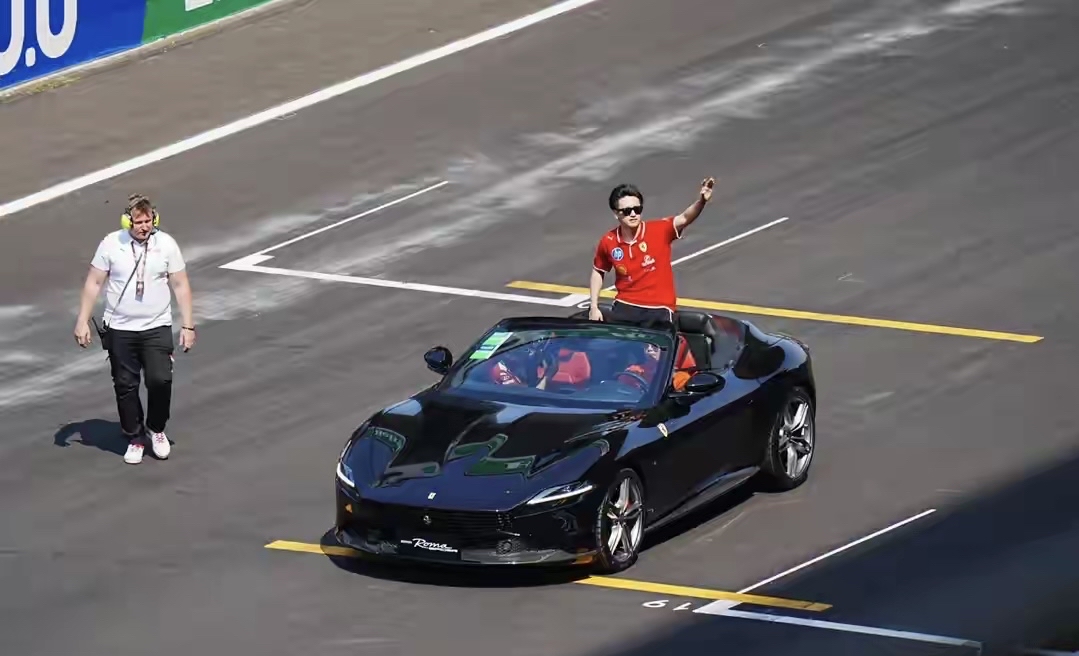 梅赛德斯鏖战法拉利,周冠宇关键制胜 梅赛德斯鏖战法拉利,周冠宇关键制胜