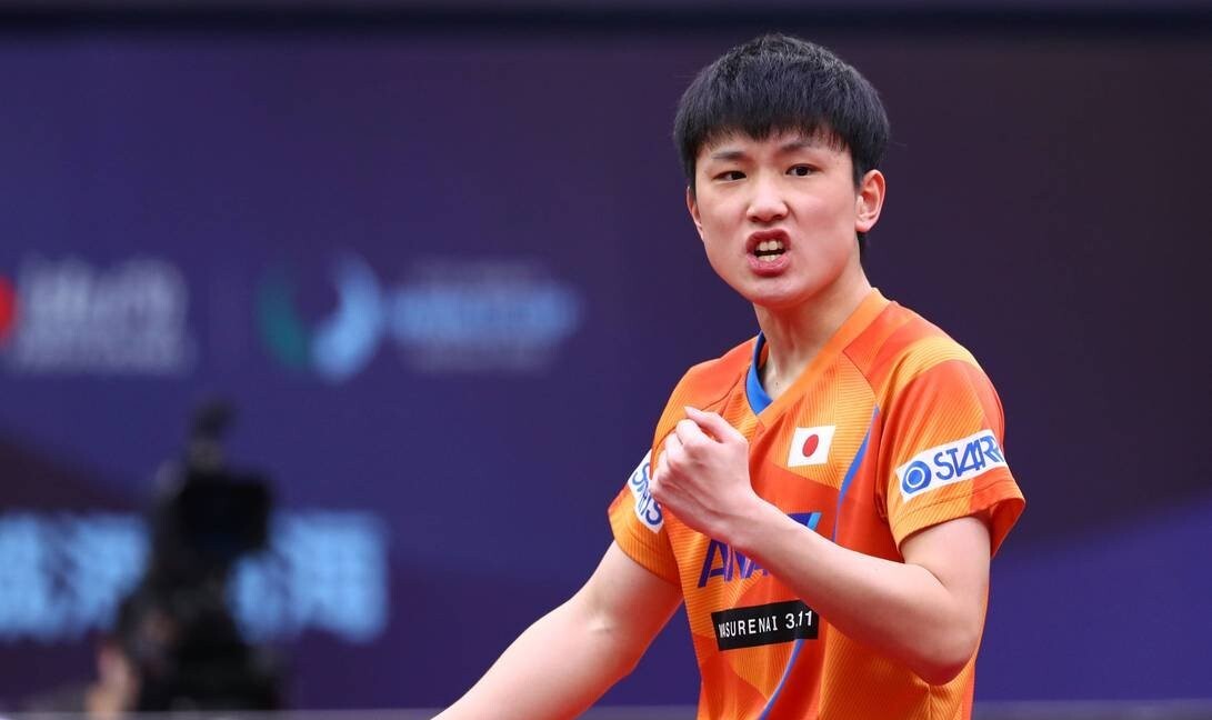 中国队绝杀英格兰队,张本智和高光表现 中国队绝杀英格兰队,张本智和高光表现